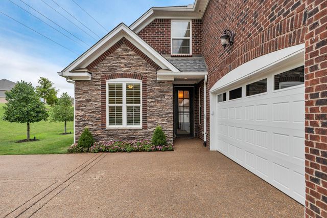 1010 Larkwood Dr, Hermitage, TN 37076