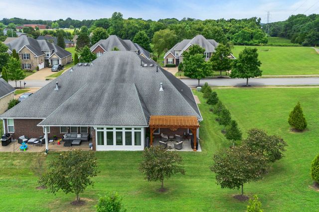 1010 Larkwood Dr, Hermitage, TN 37076