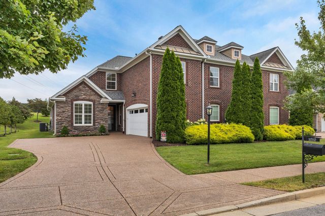 1010 Larkwood Dr, Hermitage, TN 37076