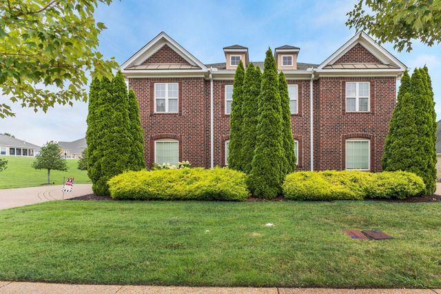 1010 Larkwood Dr, Hermitage, TN 37076