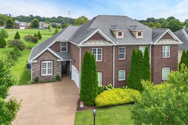 1010 Larkwood Dr, Hermitage, TN 37076