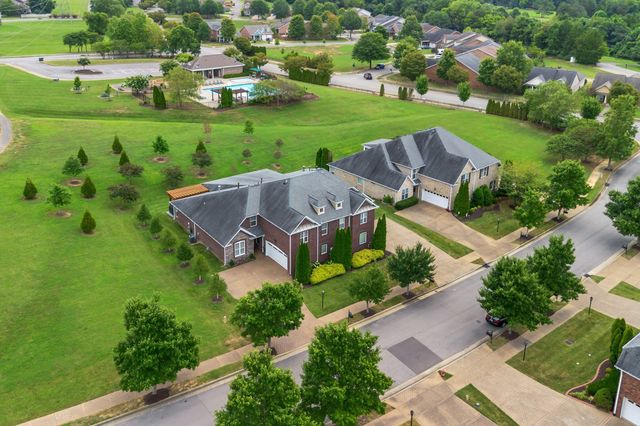 1010 Larkwood Dr, Hermitage, TN 37076