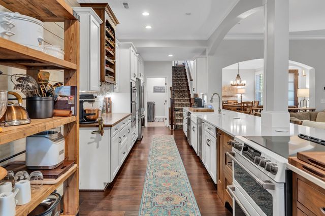 1010 Larkwood Dr, Hermitage, TN 37076