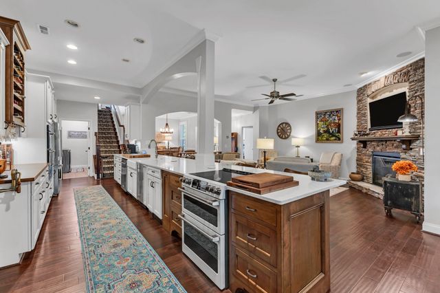 1010 Larkwood Dr, Hermitage, TN 37076