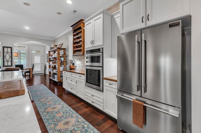 1010 Larkwood Dr, Hermitage, TN 37076