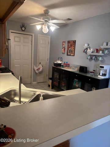 8120 Meadowgreen Pl, Louisville, KY 40299