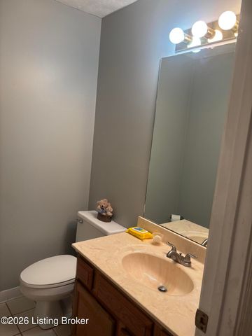 8120 Meadowgreen Pl, Louisville, KY 40299