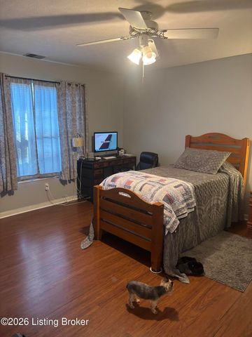 8120 Meadowgreen Pl, Louisville, KY 40299