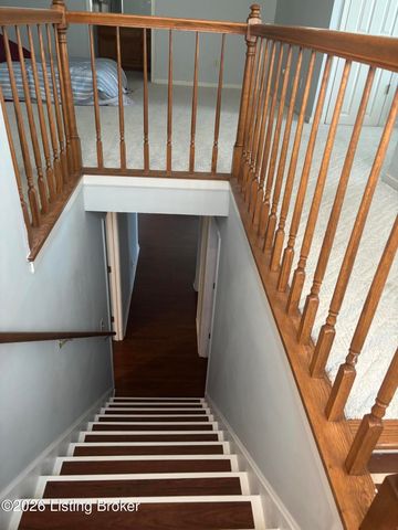 8120 Meadowgreen Pl, Louisville, KY 40299