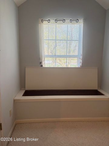 8120 Meadowgreen Pl, Louisville, KY 40299