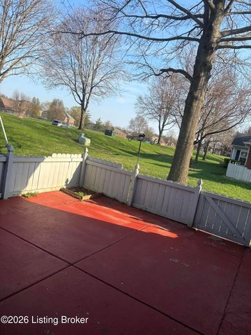 8120 Meadowgreen Pl, Louisville, KY 40299