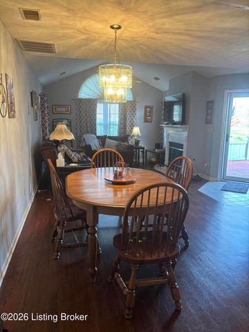 8120 Meadowgreen Pl, Louisville, KY 40299