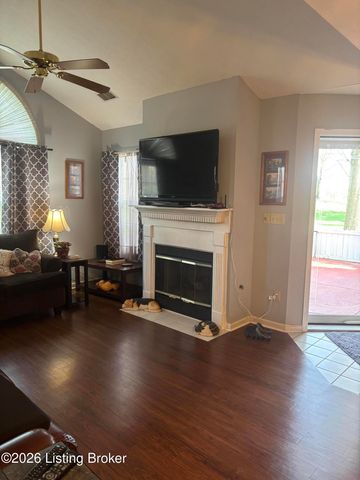 8120 Meadowgreen Pl, Louisville, KY 40299