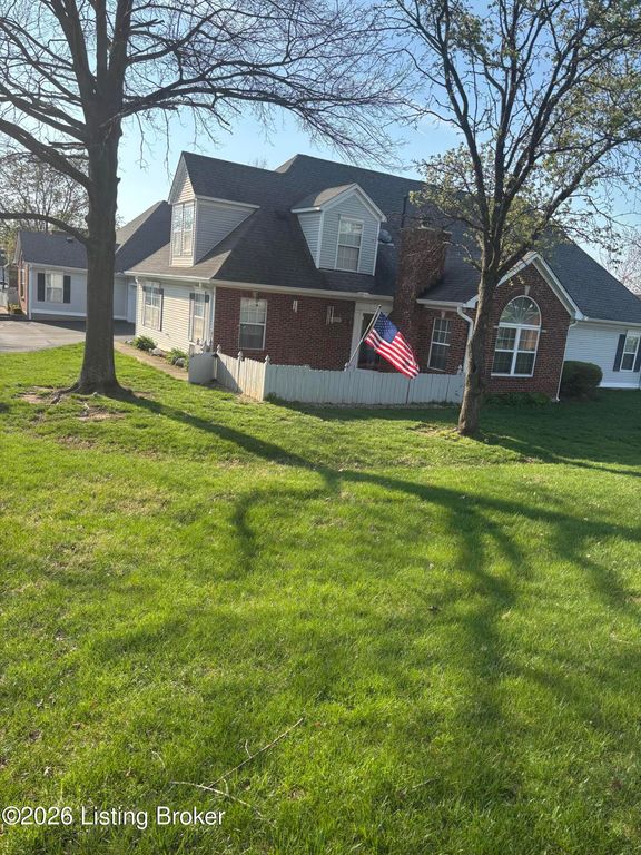 8120 Meadowgreen Pl, Louisville, KY 40299