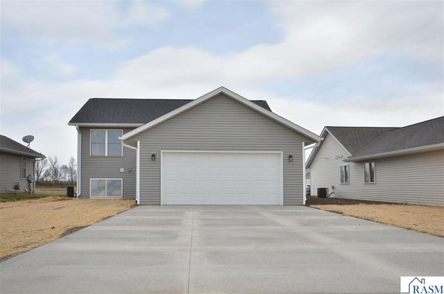 2105 Lunden Street, St. Peter, MN 56082