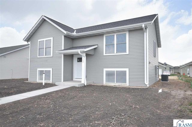 2105 Lunden Street, St. Peter, MN 56082