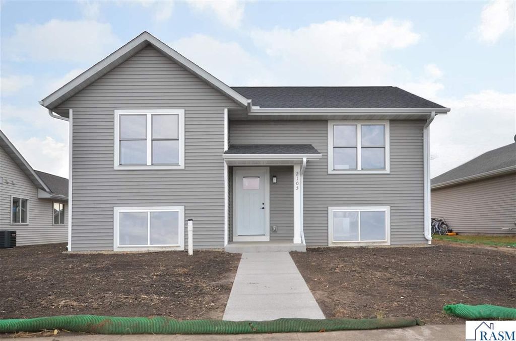 2105 Lunden Street, St. Peter, MN 56082