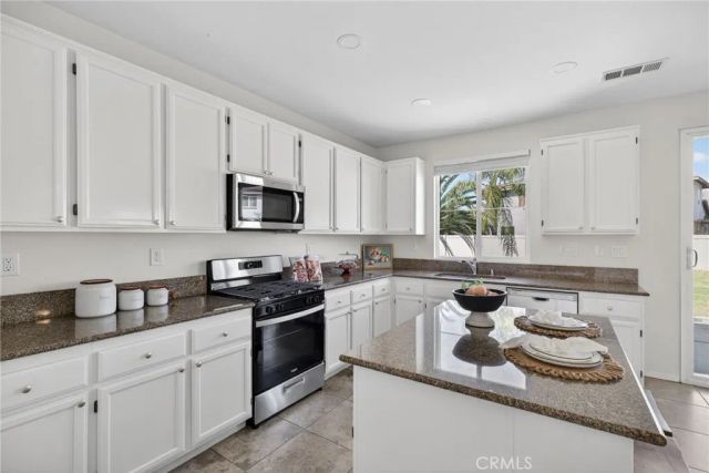 5996 Celeste, Hemet, CA 92545