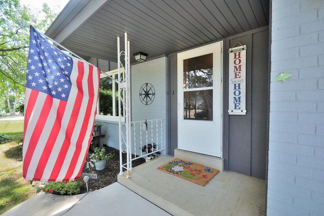 9051 S Carollton DRIVE, Oak Creek, WI 53154