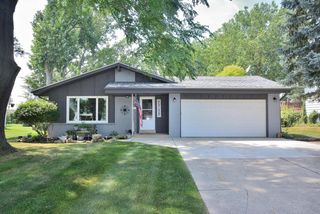 9051 S Carollton DRIVE, Oak Creek, WI 53154