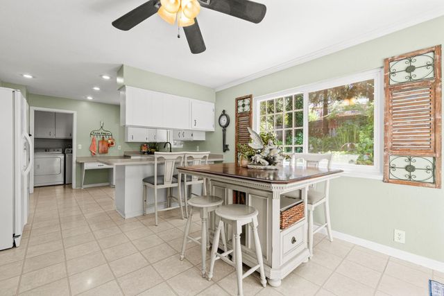 2812 Crystal Springs Rd, Camino, CA 95709