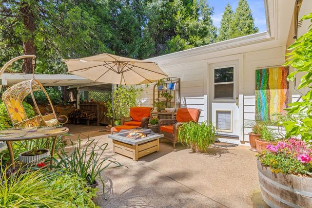 2812 Crystal Springs Rd, Camino, CA 95709