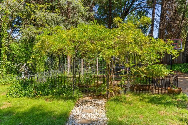 2812 Crystal Springs Rd, Camino, CA 95709