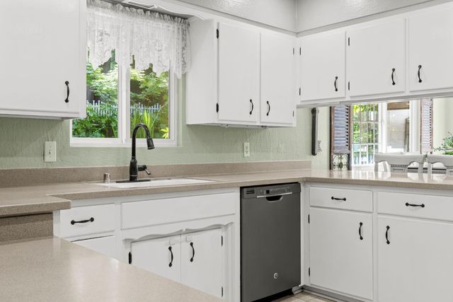 2812 Crystal Springs Rd, Camino, CA 95709