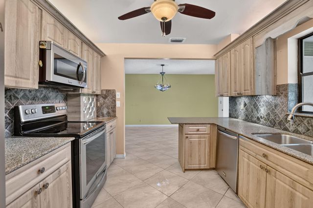 999 NW 23RD Lane, Delray Beach, FL 33445