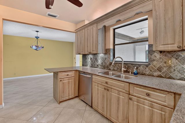 999 NW 23RD Lane, Delray Beach, FL 33445