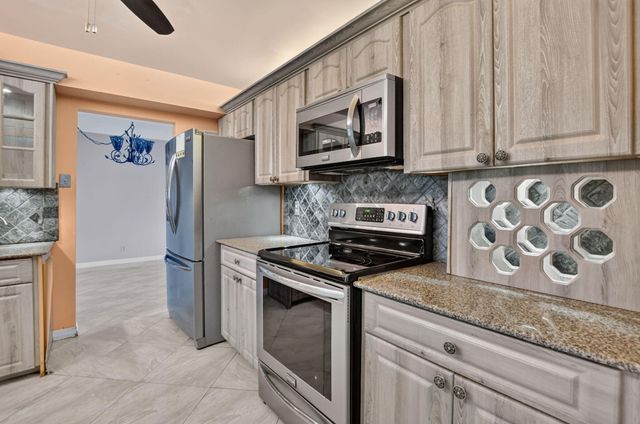999 NW 23RD Lane, Delray Beach, FL 33445