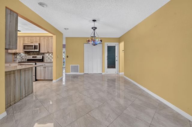 999 NW 23RD Lane, Delray Beach, FL 33445