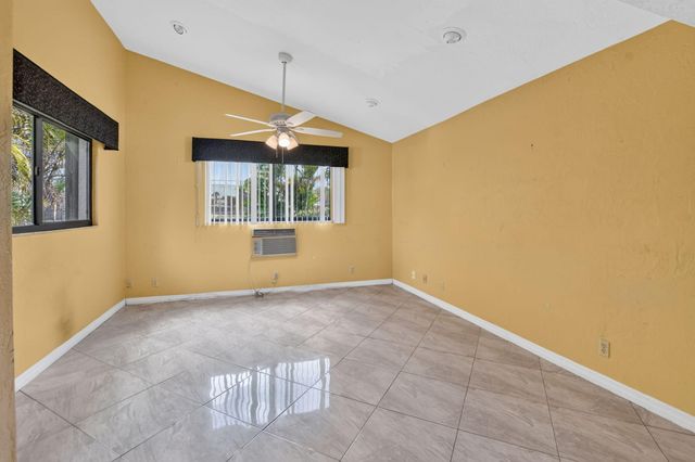 999 NW 23RD Lane, Delray Beach, FL 33445