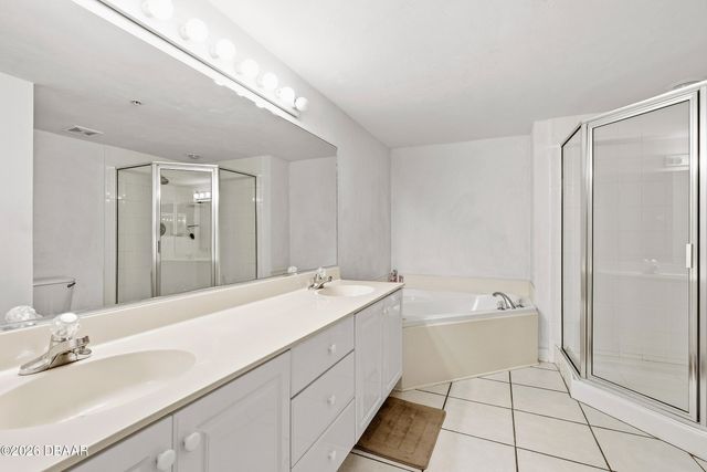 426 Bouchelle Dr Apt 301, New Smyrna Beach, FL 32169