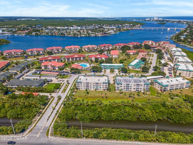 426 Bouchelle Dr Apt 301, New Smyrna Beach, FL 32169