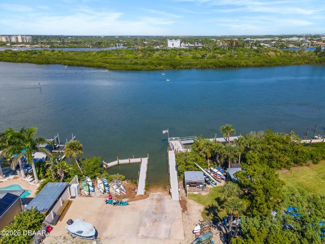 426 Bouchelle Dr Apt 301, New Smyrna Beach, FL 32169