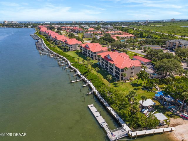 426 Bouchelle Dr Apt 301, New Smyrna Beach, FL 32169