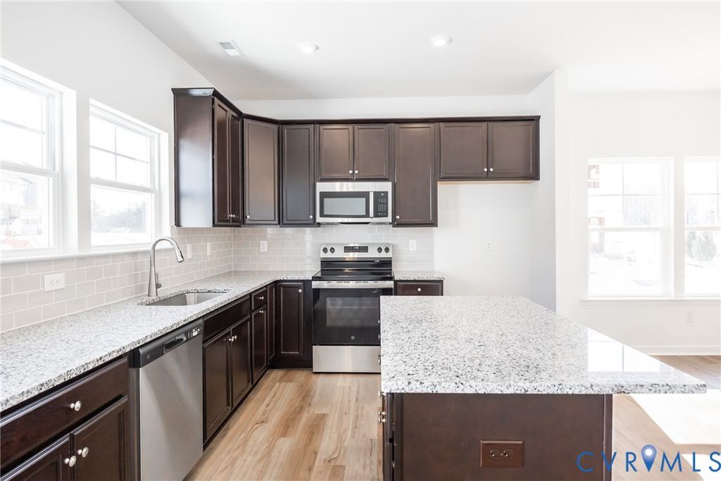 255 Whiteside Rd, Sandston, VA 23150