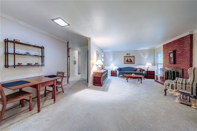 5916 W 78TH Street, Prairie Village, KS 66208