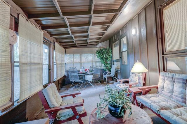 5916 W 78TH Street, Prairie Village, KS 66208