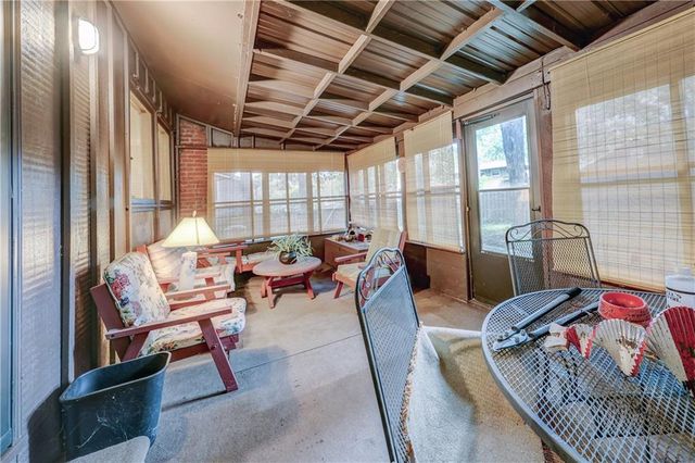 5916 W 78TH Street, Prairie Village, KS 66208
