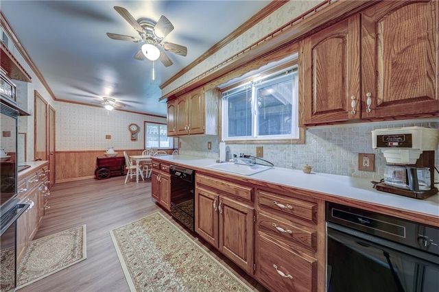 5916 W 78TH Street, Prairie Village, KS 66208