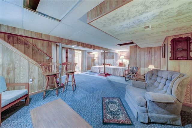 5916 W 78TH Street, Prairie Village, KS 66208