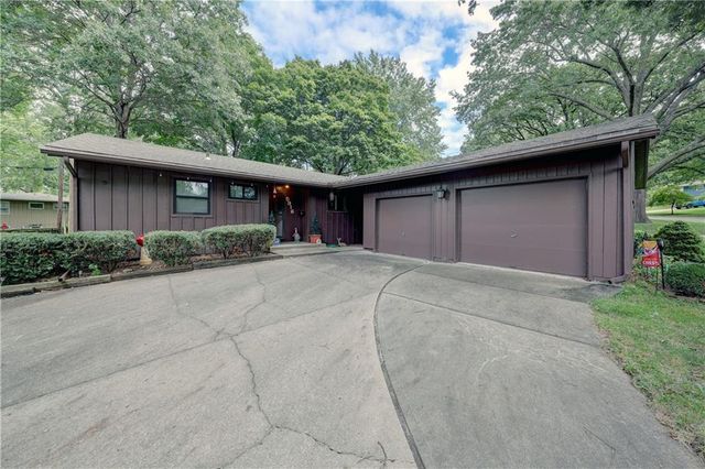 5916 W 78TH Street, Prairie Village, KS 66208