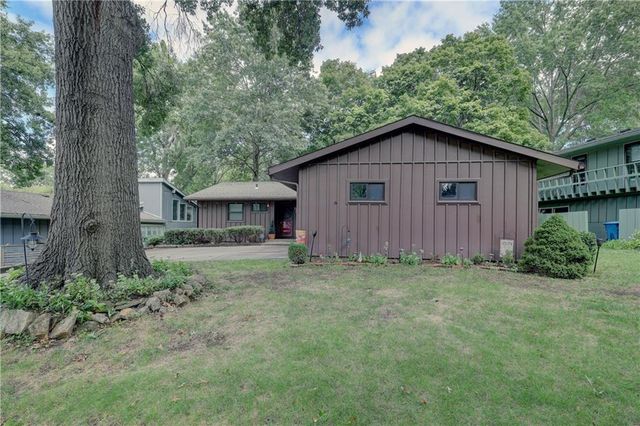 5916 W 78TH Street, Prairie Village, KS 66208