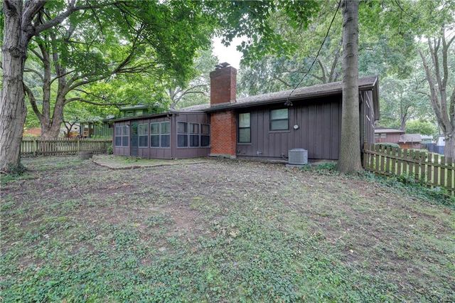 5916 W 78TH Street, Prairie Village, KS 66208