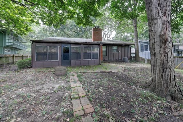 5916 W 78TH Street, Prairie Village, KS 66208