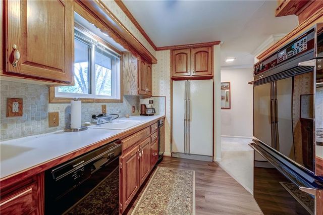 5916 W 78TH Street, Prairie Village, KS 66208