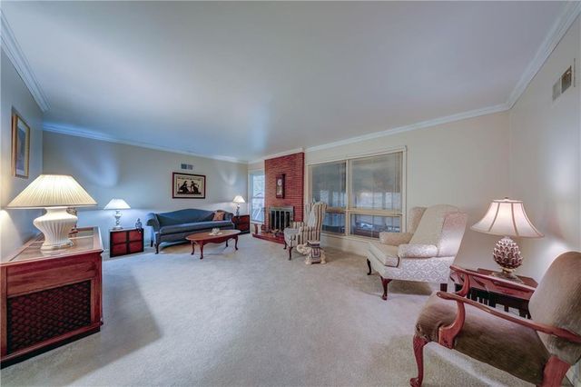 5916 W 78TH Street, Prairie Village, KS 66208