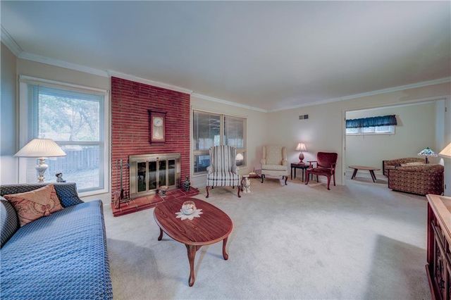 5916 W 78TH Street, Prairie Village, KS 66208